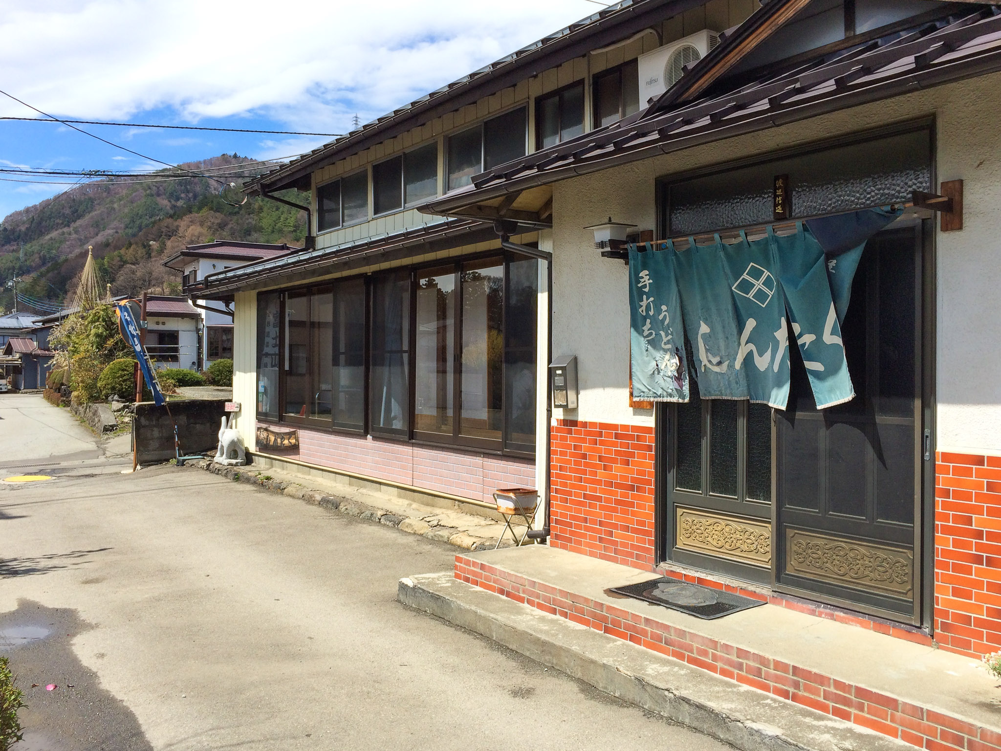 吉田のうどん しんたく 外観