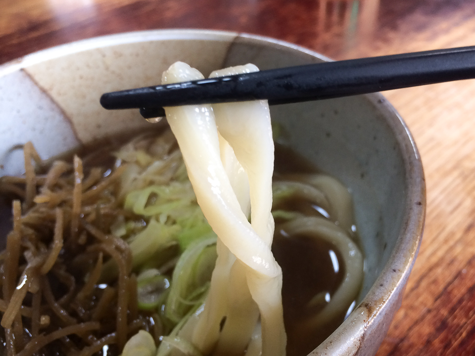 吉田のうどん しんたく 麺