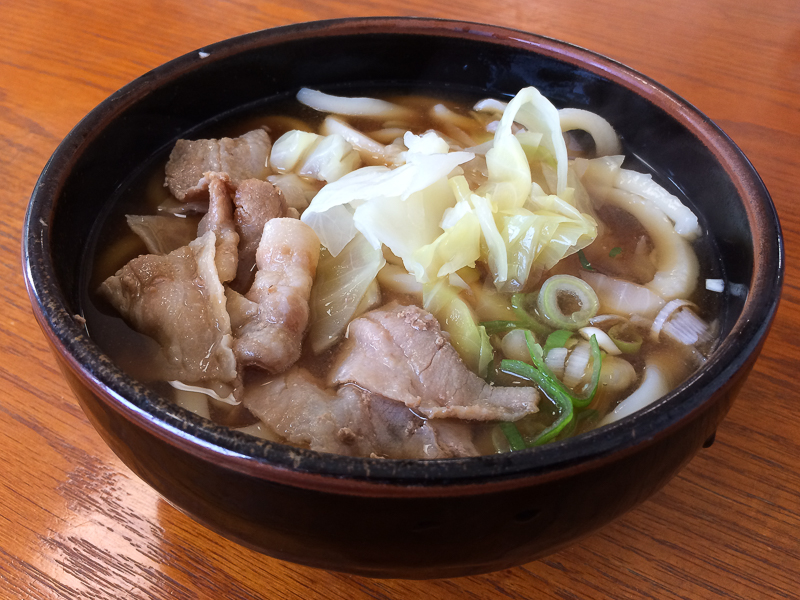 手打ちの極太麺は食べ応え充分！河口湖の吉田のうどんくらよし