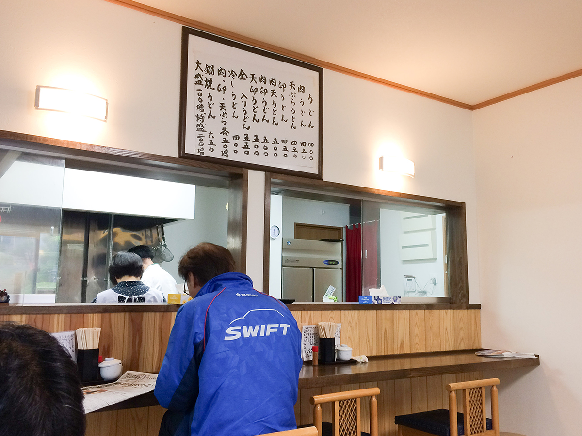 吉田のうどん つるや　店内