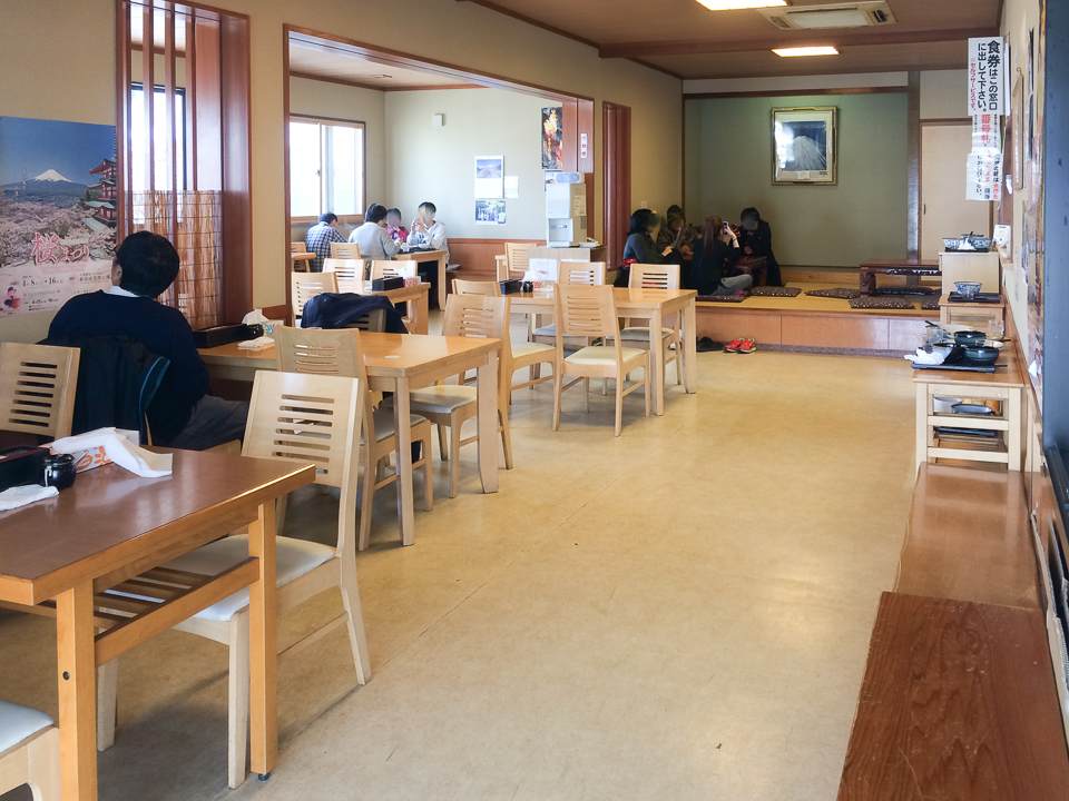 吉田のうどん 玉喜亭 広い店内