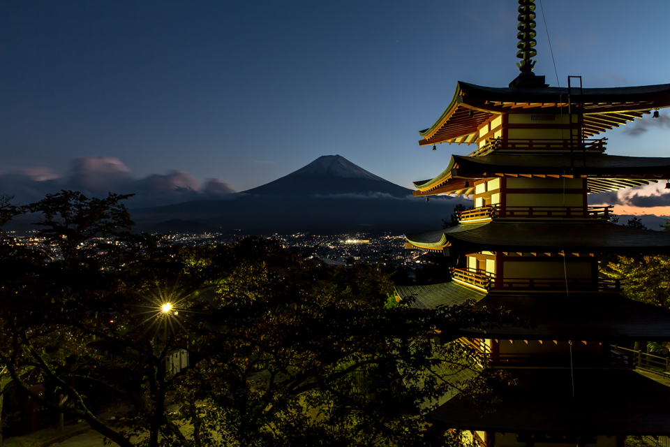【富士山写真】 2014年富士山の初冠雪の夕方