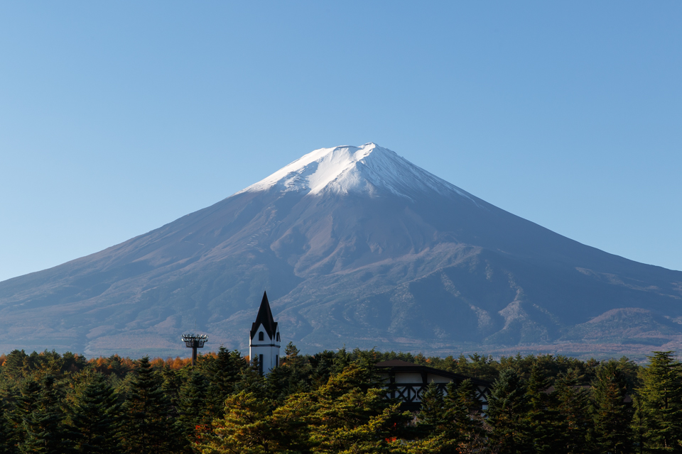 【富士山写真】 富士吉田市から快晴の空と富士山