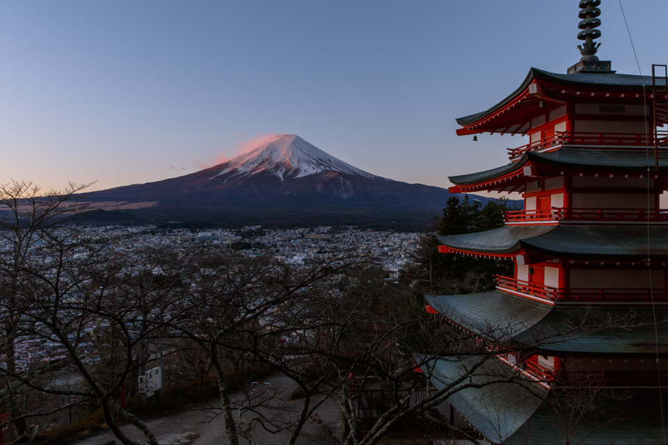 【富士山写真】 新倉山浅間公園からの紅富士