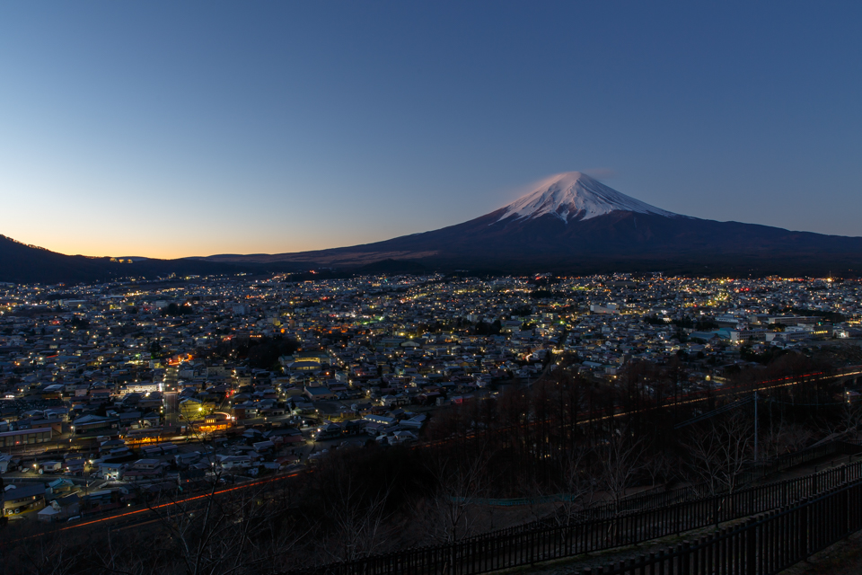 忠霊塔からの富士山