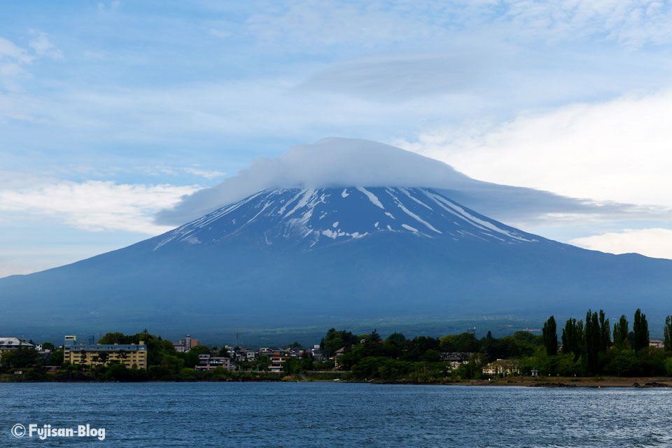 【富士山写真】 天気が崩れる前の笠雲と富士山