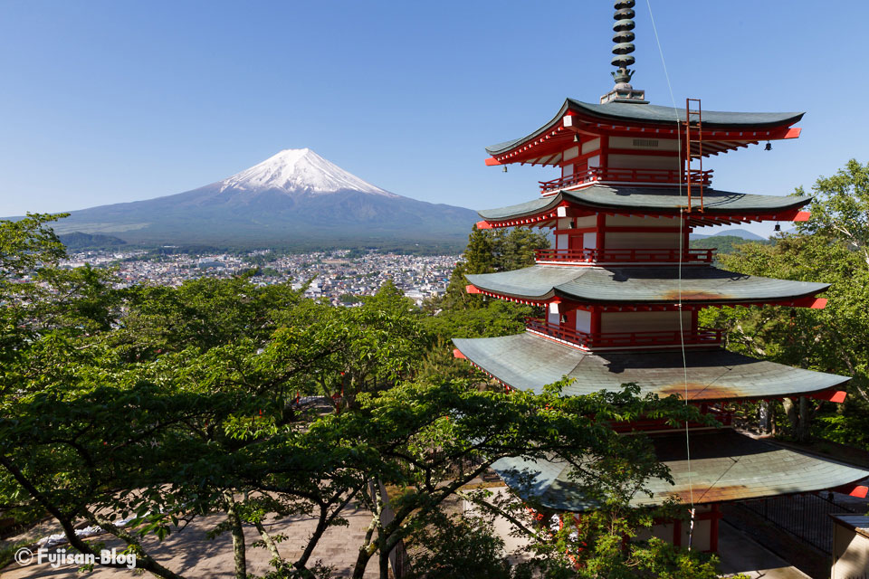 新倉山浅間公園(忠霊塔)からの富士山
