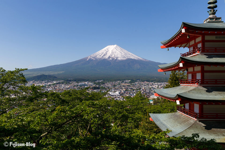 新倉山浅間公園(忠霊塔)からの富士山