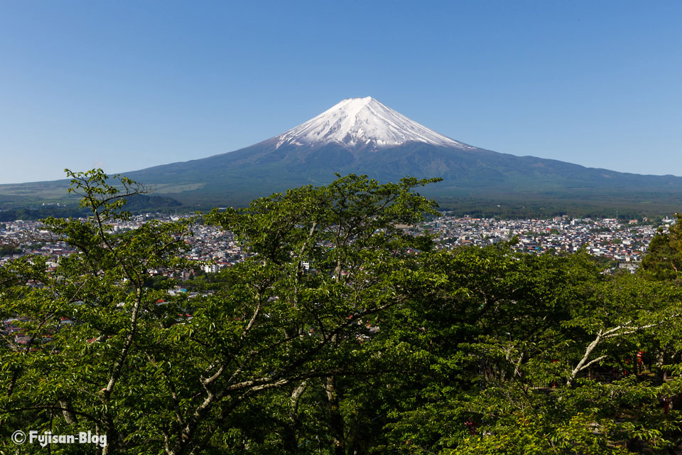 新倉山浅間公園(忠霊塔)からの富士山