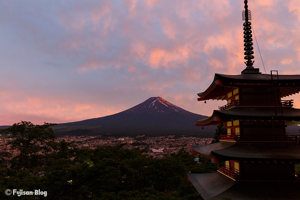【富士山写真】 新倉山浅間公園（忠霊塔）からの夕焼け