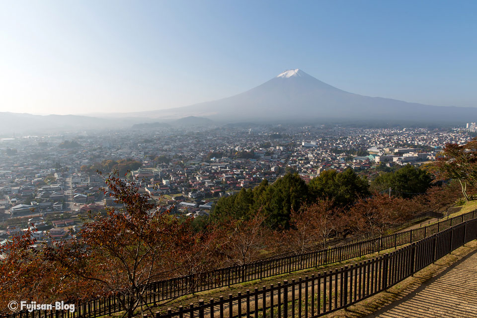 新倉山浅間公園(忠霊塔)からの富士山