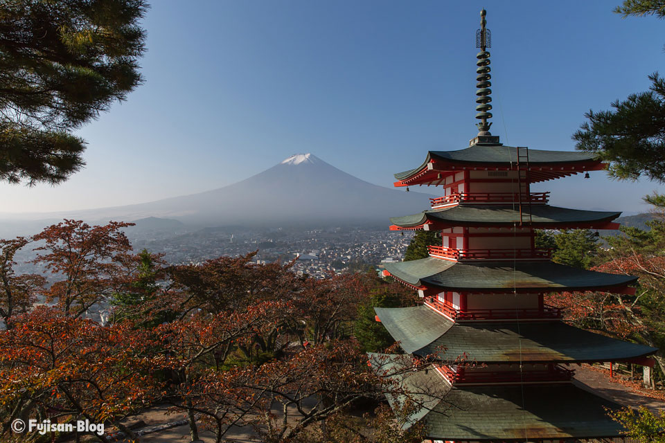 新倉山浅間公園(忠霊塔)からの富士山