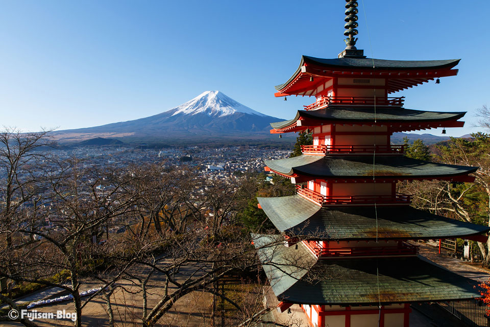 富士山写真】冬を感じた朝の新倉山浅間公園（忠霊塔）からの富士山