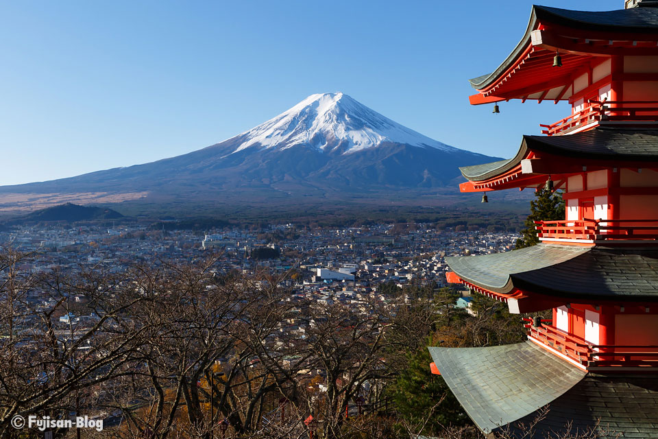 【富士山写真】冬を感じた朝の新倉山浅間公園（忠霊塔）からの富士山