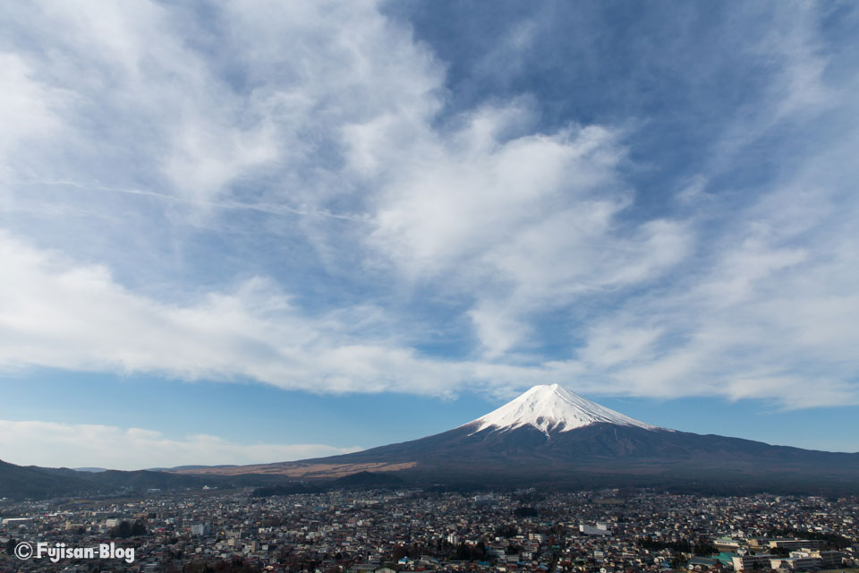 【富士山写真】新倉山浅間公園（忠霊塔）からの富士山と桜の開花状況
