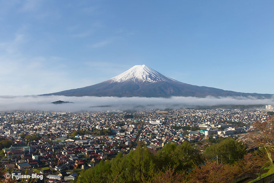 新倉山浅間公園(忠霊塔)からの富士山