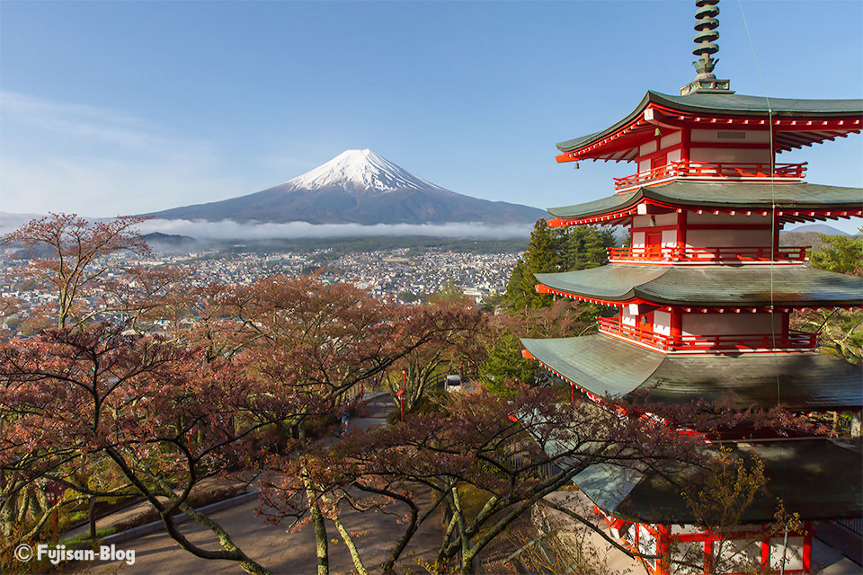 新倉山浅間公園(忠霊塔)からの富士山