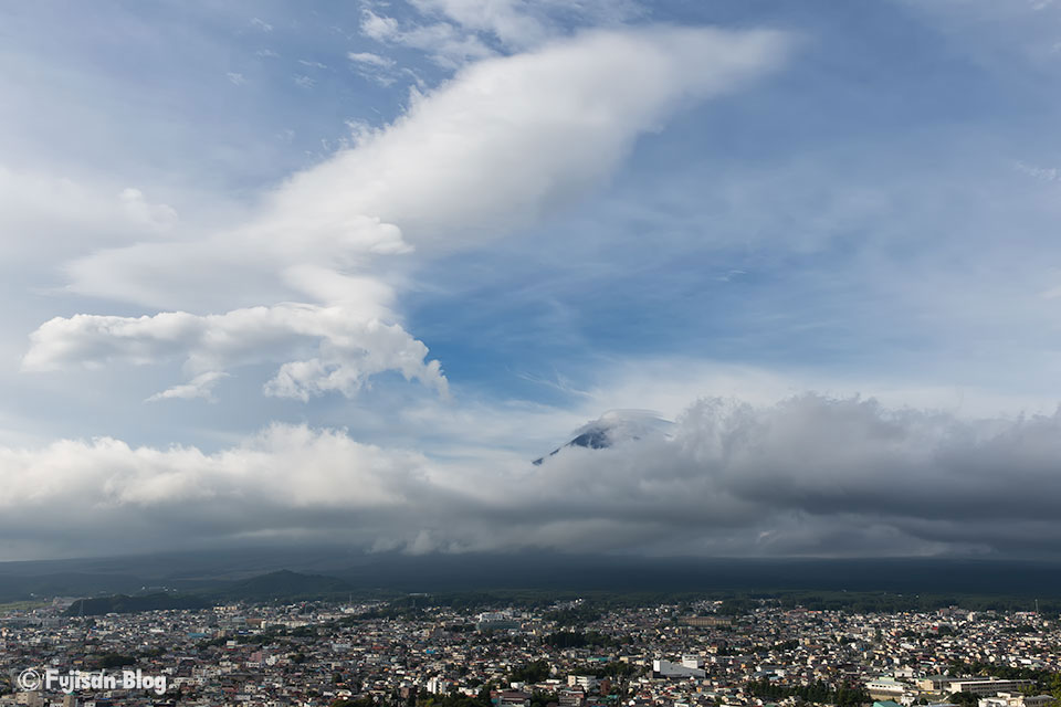 【富士山写真】吊るし雲と傘雲を追って