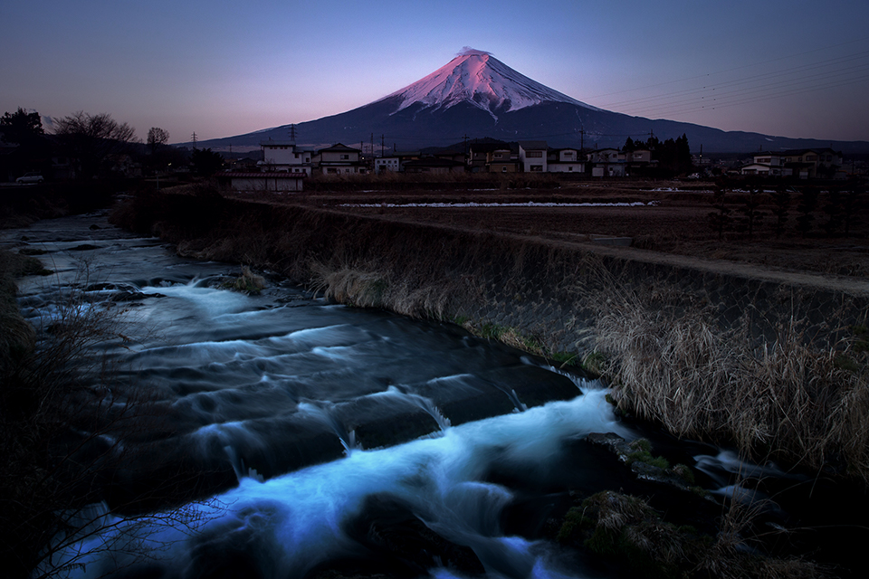 【富士山写真】紅富士だけど、雲