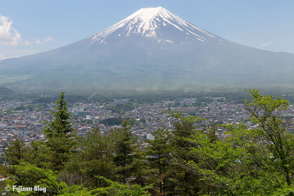 新倉山浅間公園(忠霊塔)からの富士山