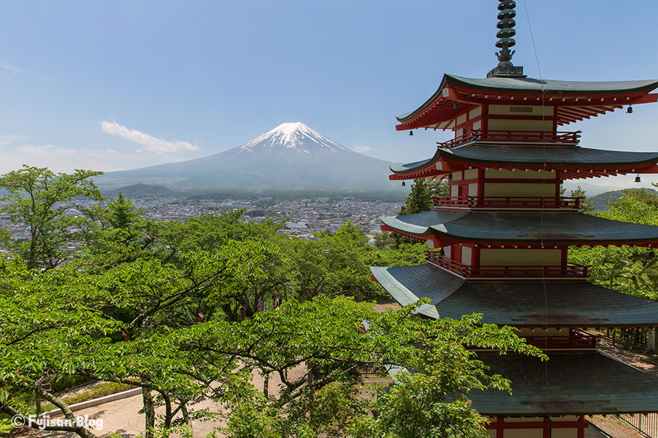 新倉山浅間公園(忠霊塔)からの富士山