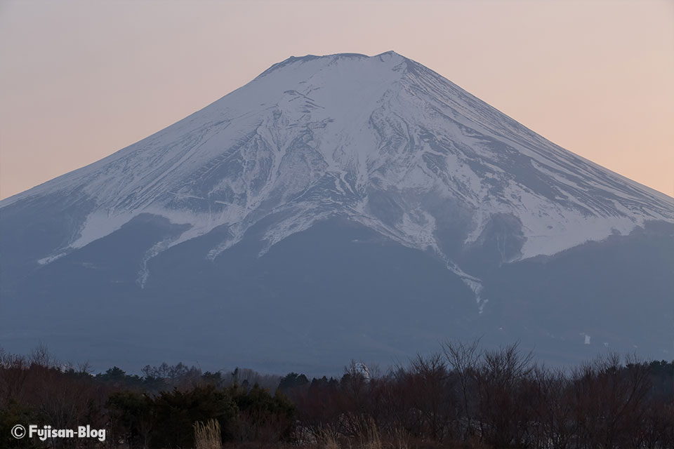 【富士山写真】少し霞んだ日の入りの富士山