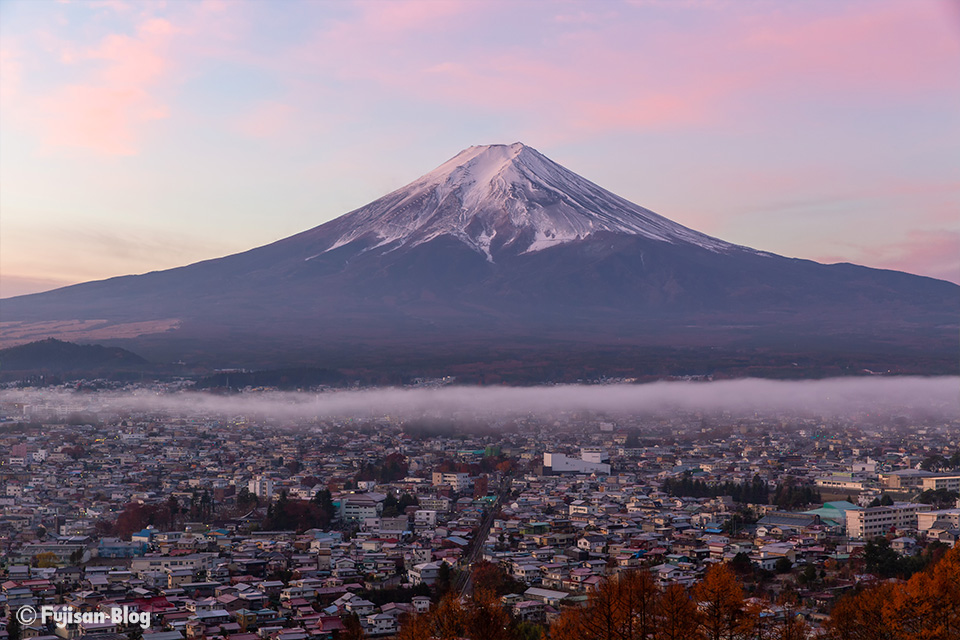 【富士山写真】2018年新倉山浅間公園からのほんのり朝焼け