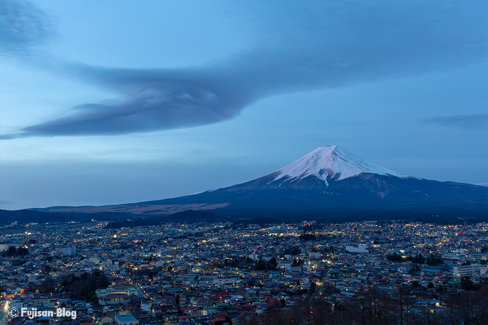 富士吉田市から富士山と吊るし雲