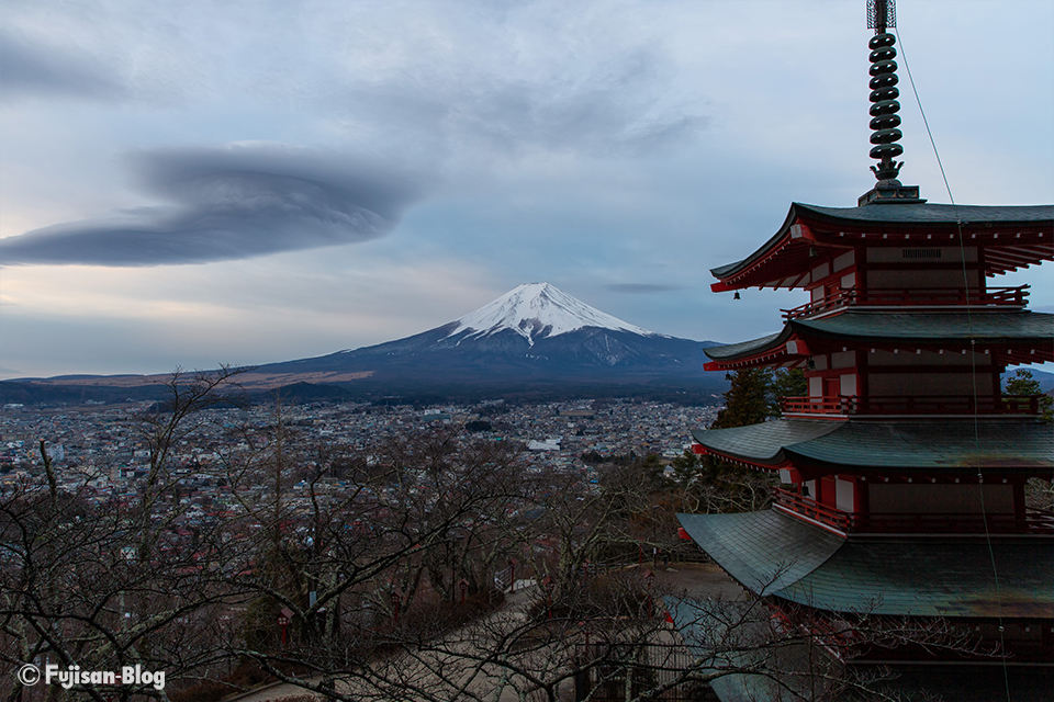 富士吉田市から富士山と吊るし雲