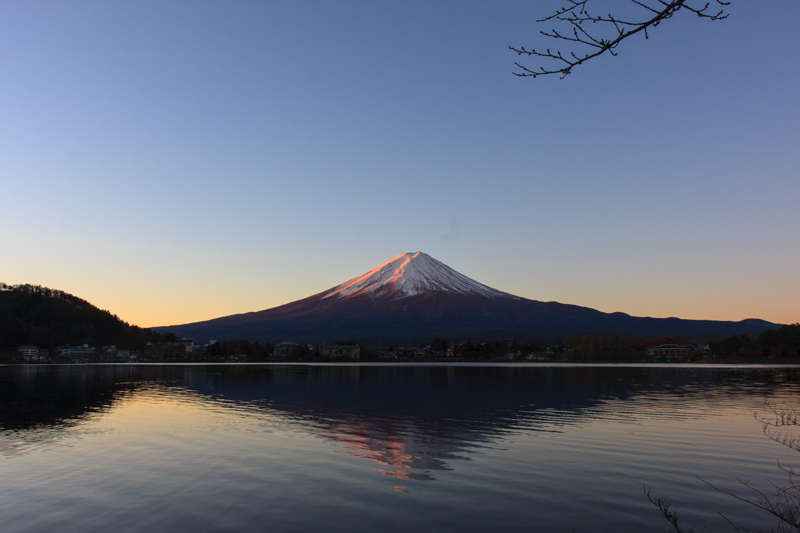 【富士山写真】 桜と逆さ富士の名所”産屋ヶ崎”