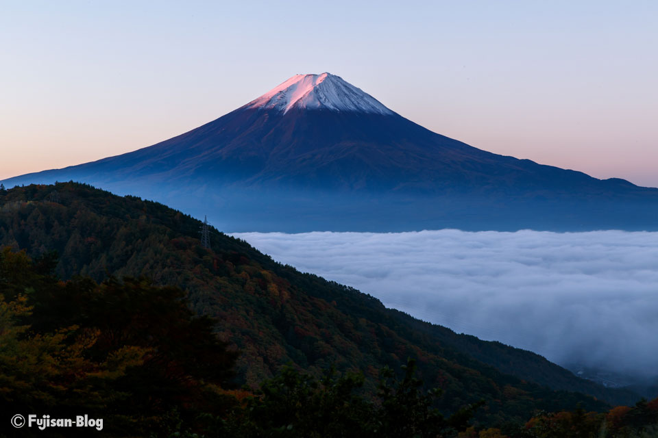 【富士山写真】 天下茶屋から冠雪が増した富士山