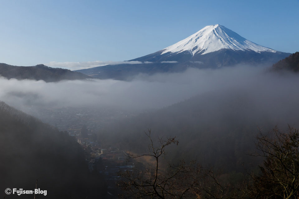 【富士山写真】 河口湖からの雲海と富士山