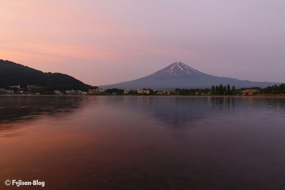 【富士山写真】 朝焼けの河口湖からの富士山