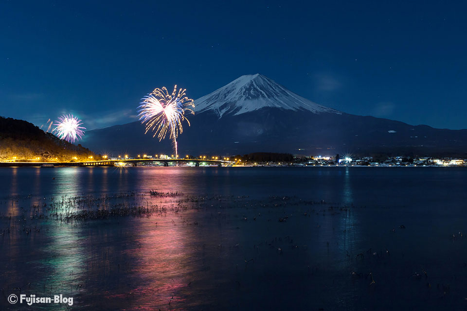 【富士山写真】富士河口湖の冬花火と富士山