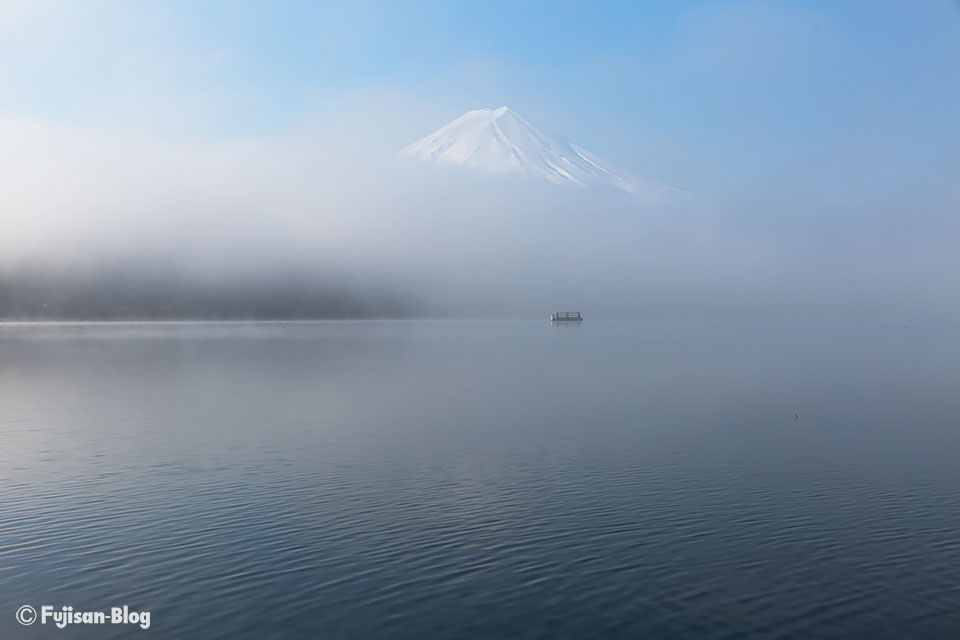 【富士山写真】河口湖からガスに包まれた富士山