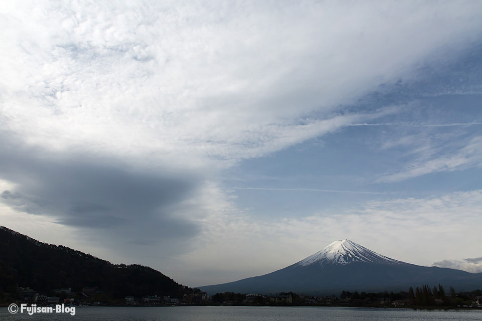 【富士山写真】桜の名所河口湖産屋ヶ崎前からの富士山