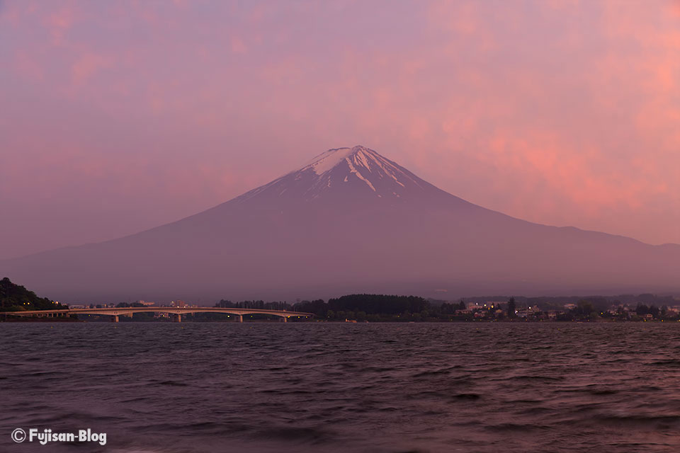 河口湖からの夕焼けと富士山