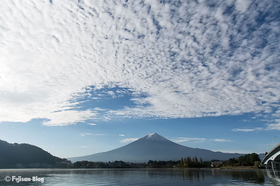 【富士山写真】河口湖から冠雪が増えた富士山