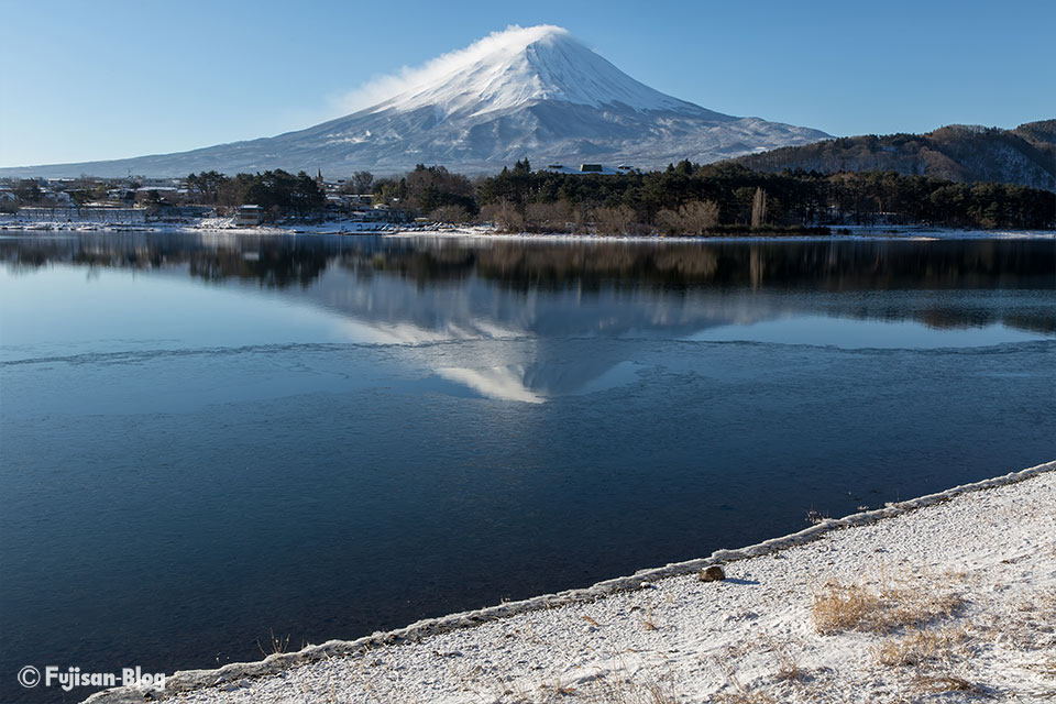 【富士山写真】風が強い朝の河口湖からの富士山