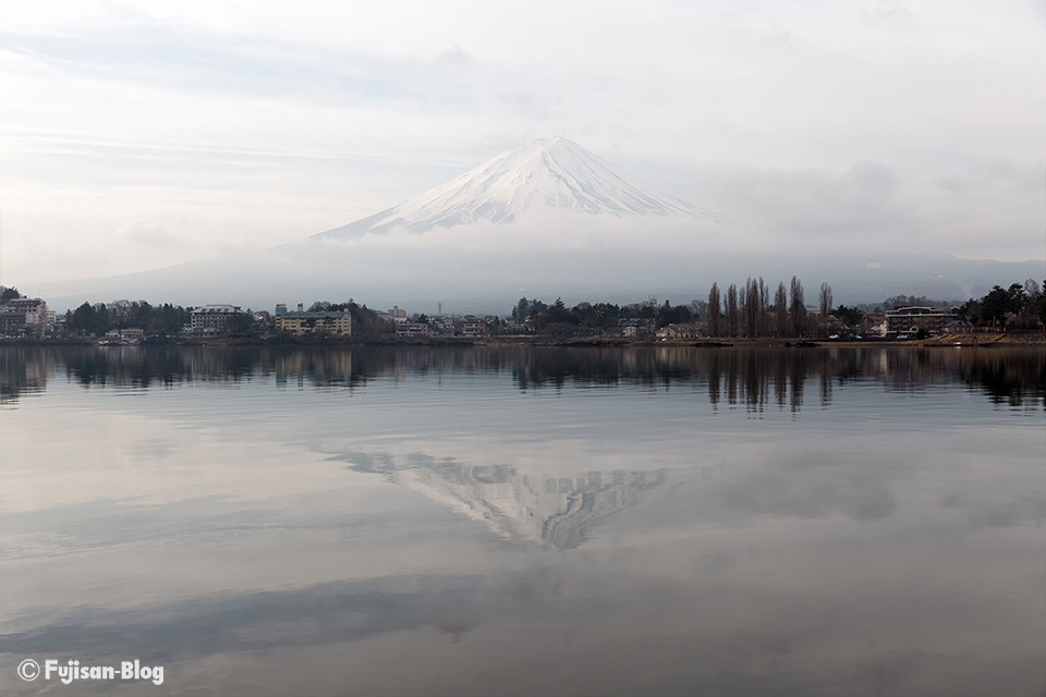 【富士山写真】久しぶりに霞んだ河口湖からの富士山