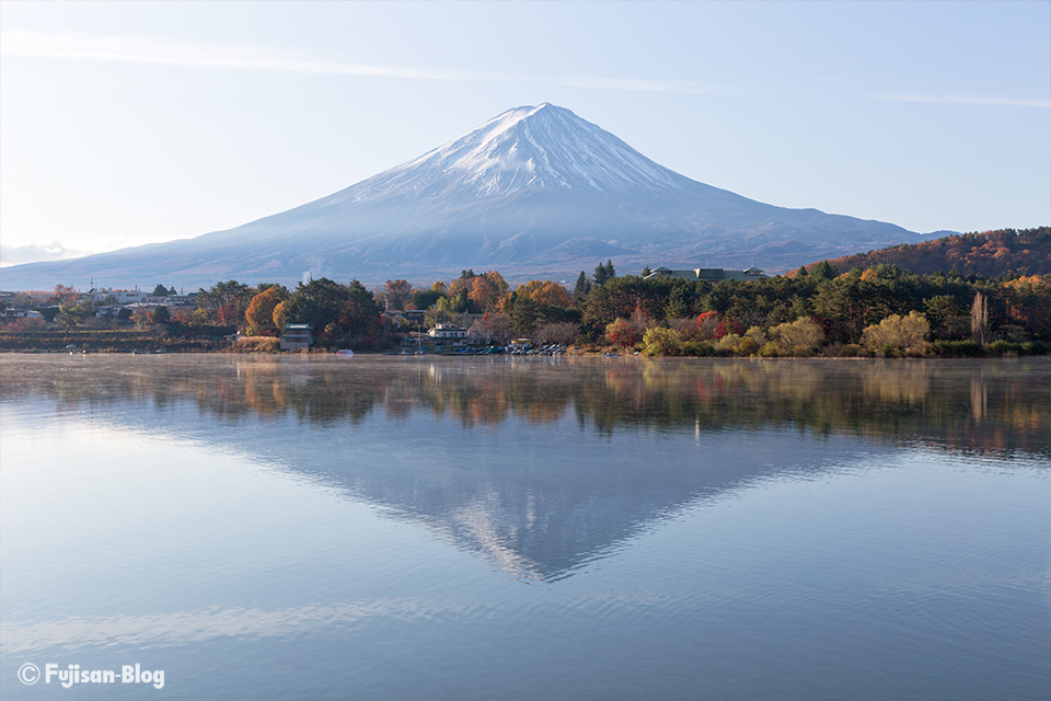 河口湖からの紅葉と富士山