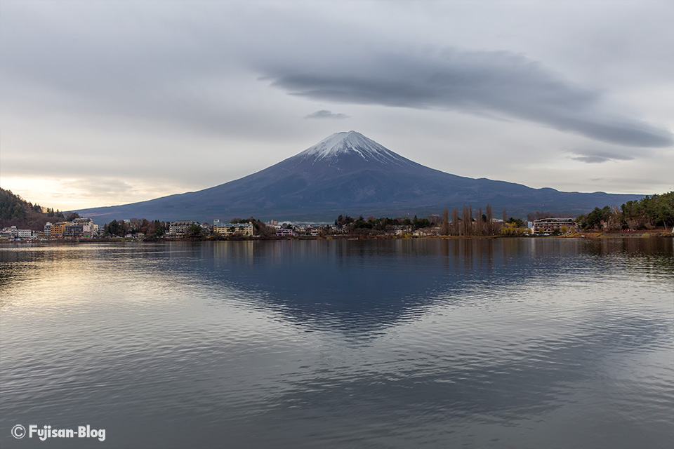 河口湖からビヨ～ン雲と富士山