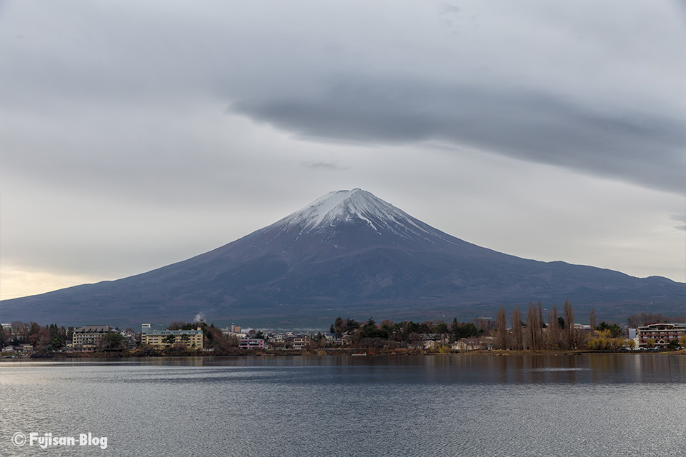 河口湖からビヨ～ン雲と富士山