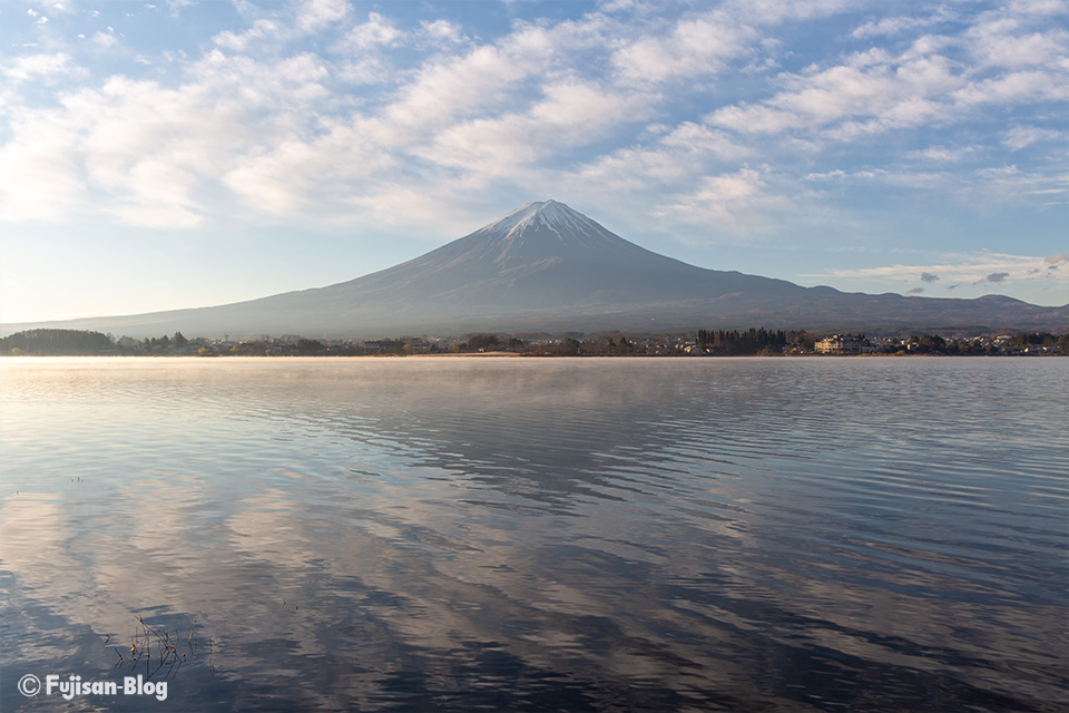 河口湖から毛嵐と富士山