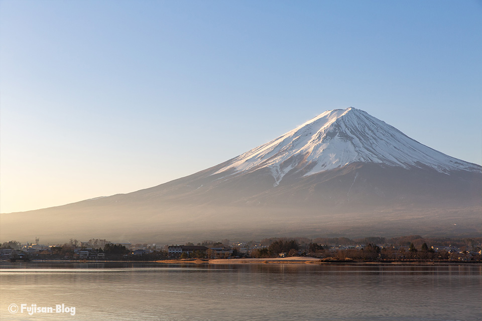 【富士山写真】河口湖からもやっと富士山