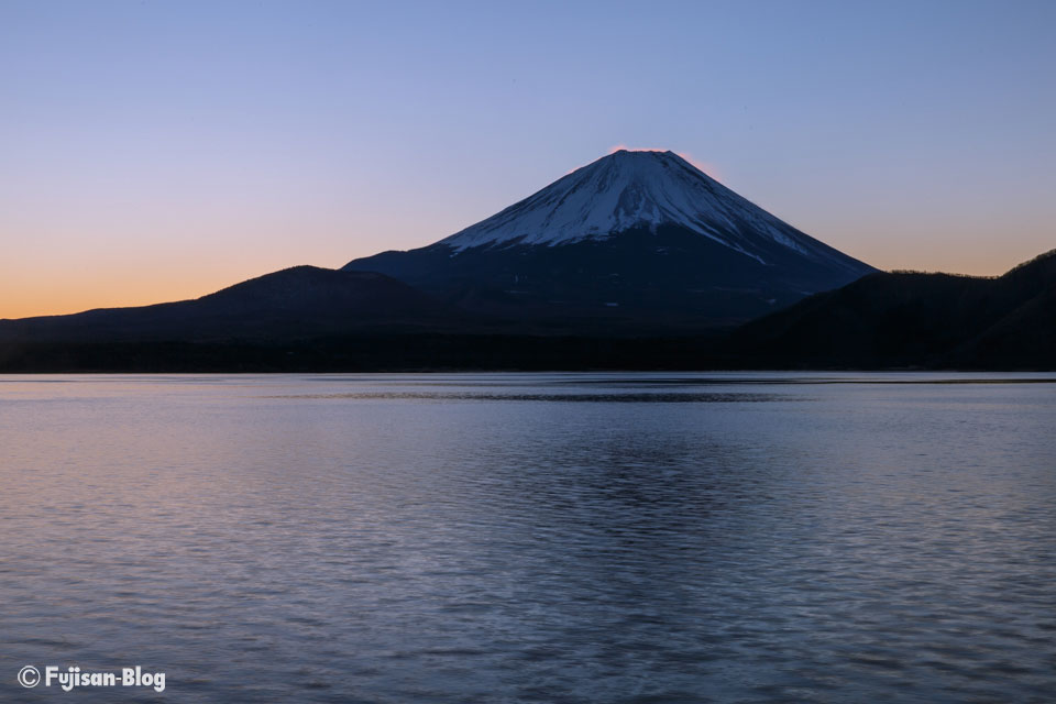 本栖湖からの富士山