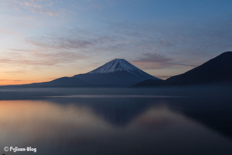 【富士山写真】 激焼け翌日の本栖湖からの富士山