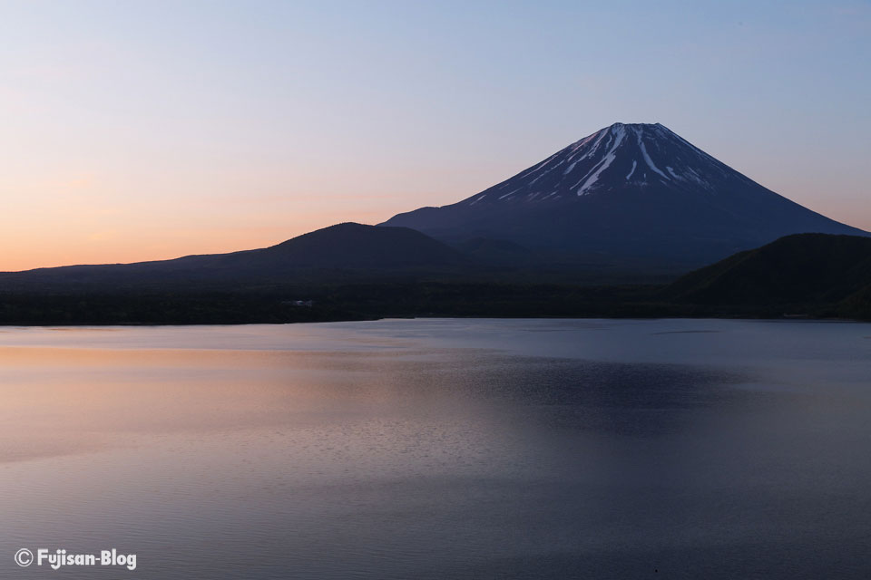 本栖湖からの富士山