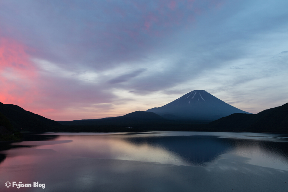 本栖湖からの富士山