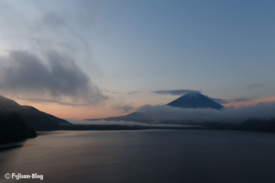 本栖湖からの富士山
